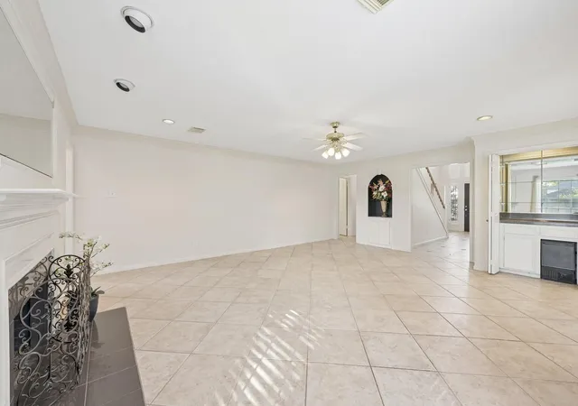 Photo 4 of Single family home for sale at 15 Sterling St, Sugar Land, TX 77479 | MLS# 98630754 | Listing updated on 2026-10-07