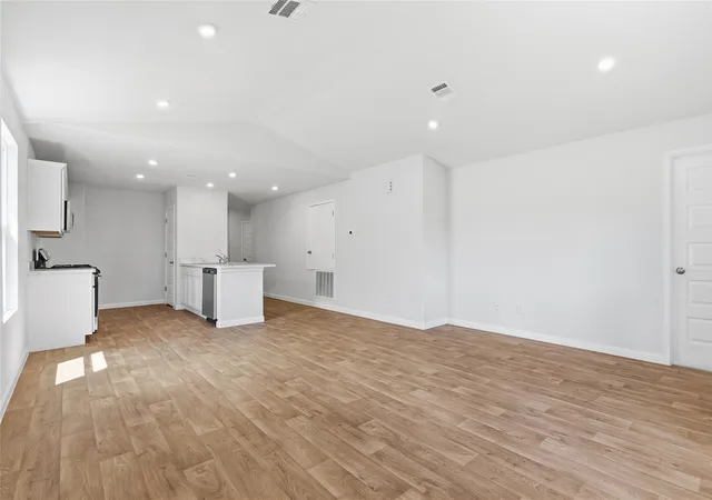 Photo 4 of Single family home for sale at 69 Rd 5102d, Cleveland, TX 77327 | MLS# 49370585 | Listing updated on 2026-10-22