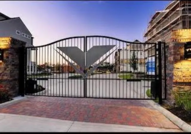 Townhouse for sale at 2642 Fountain Key Blvd, Houston, TX 77008 | MLS# 3244093