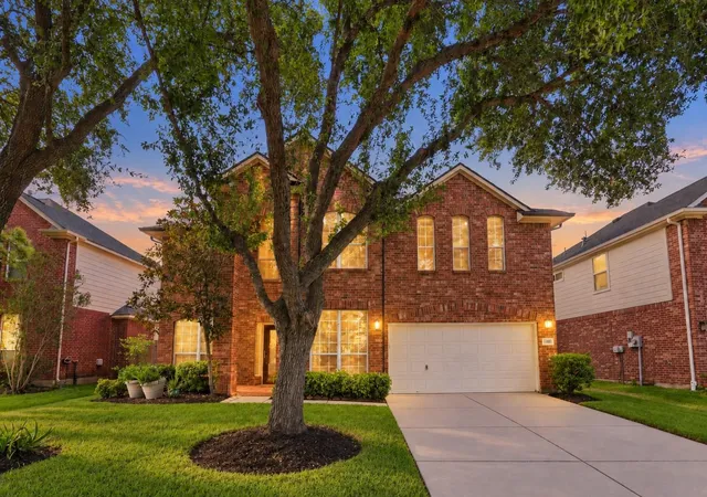 Photo 1 of Single family home for sale at 11404 Summit Bay Dr, Pearland, TX 77584 | MLS# 36987680 | Listing updated on 2026-10-08