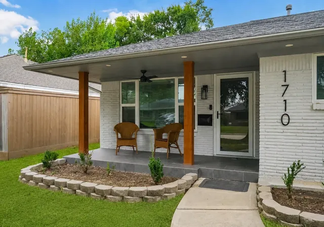 Photo 2 of Single family home for sale at 1710 Willowby Dr, Houston, TX 77008 | MLS# 72385345 | Listing updated on 2026-09-21