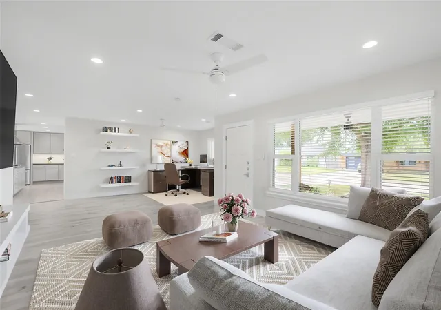 Photo 3 of Single family home for sale at 1710 Willowby Dr, Houston, TX 77008 | MLS# 72385345 | Listing updated on 2026-09-21