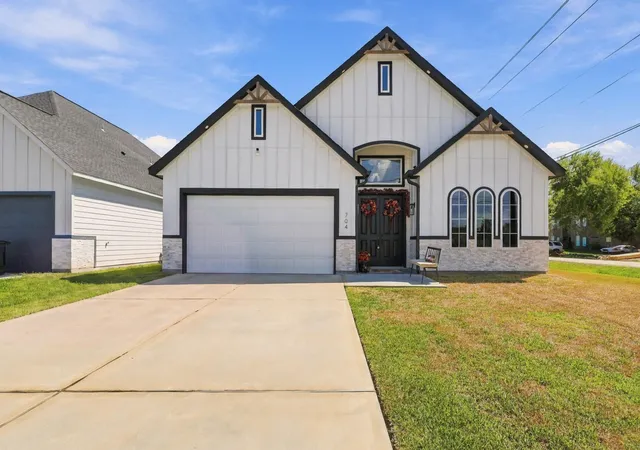 Photo 1 of Single family home for sale at 704 E Main St, La Porte, TX 77571 | MLS# 89816840 | Listing updated on 2026-10-05