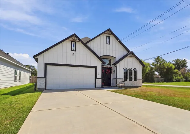 Photo 2 of Single family home for sale at 704 E Main St, La Porte, TX 77571 | MLS# 89816840 | Listing updated on 2026-10-05