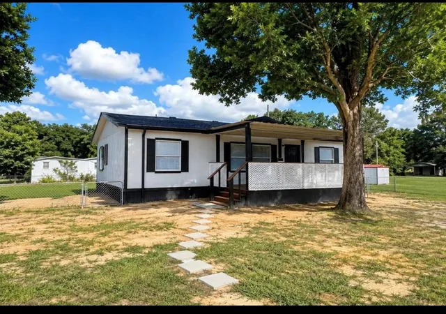 Photo 2 of Sale Pending at 272 Lakewood Dr, Trinity, TX 75862 | MLS# 33768559 | Listing updated on 2026-09-13