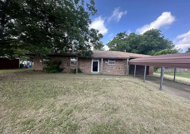 Photo 1 of Single family home for sale at 1504 Martha St, Bowie, TX 76230 | MLS# 10703524 | Listing updated on 2026-09-15