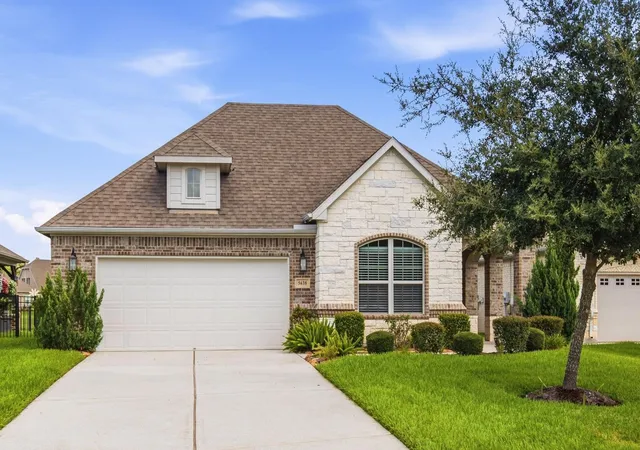 Photo 2 of Single family home for sale at 5638 Fountain Villas Way, Conroe, TX 77304 | MLS# 50887947 | Listing updated on 2026-09-19