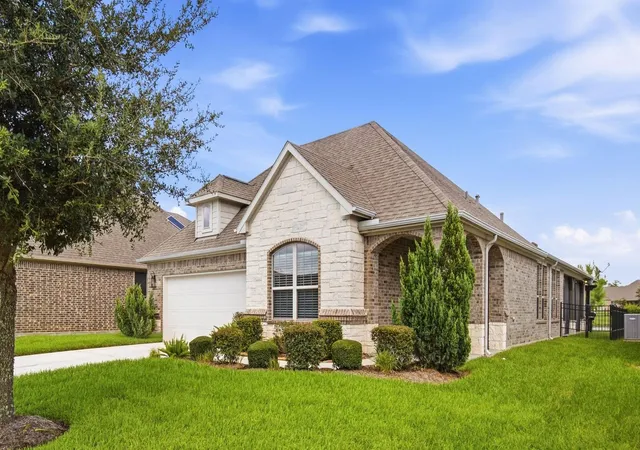Photo 3 of Single family home for sale at 5638 Fountain Villas Way, Conroe, TX 77304 | MLS# 50887947 | Listing updated on 2026-09-19