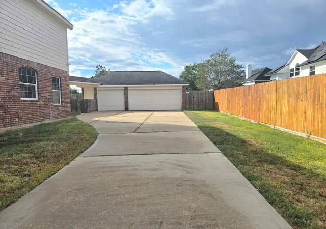 Photo 3 of Single family home for sale at 20315 Lakeland Fls Dr, Cypress, TX 77433 | MLS# 4670060 | Listing updated on 2026-09-09