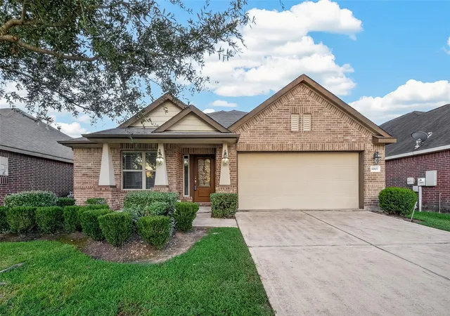 Photo 2 of Sale Pending at 6807 Peach Ml Ln, Dickinson, TX 77539 | MLS# 92869192 | Listing updated on 2026-10-07