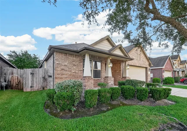 Photo 3 of Sale Pending at 6807 Peach Ml Ln, Dickinson, TX 77539 | MLS# 92869192 | Listing updated on 2026-10-07