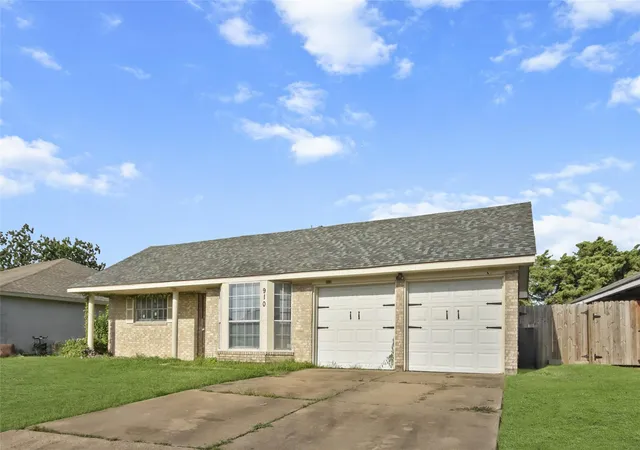 Photo 16 of Single family home for sale at 910 Centerwood Dr, Houston, TX 77013 | MLS# 30819447 | Listing updated on 2026-10-01