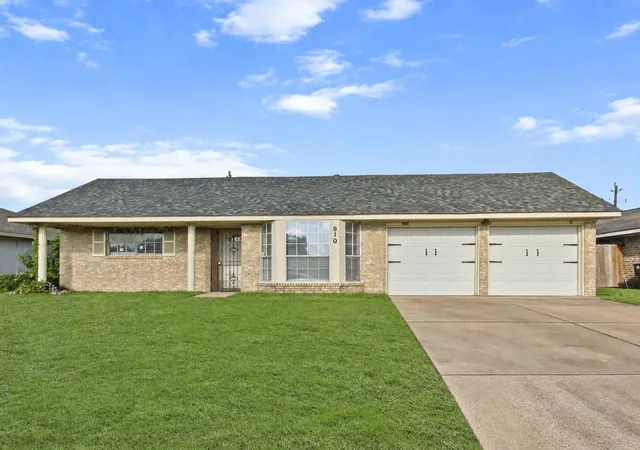 Photo 1 of Single family home for sale at 910 Centerwood Dr, Houston, TX 77013 | MLS# 30819447 | Listing updated on 2026-10-01