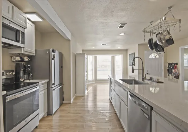 Photo 3 of Single family home for sale at 910 Centerwood Dr, Houston, TX 77013 | MLS# 30819447 | Listing updated on 2026-10-01