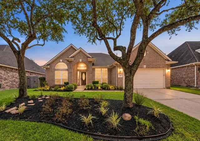 Photo 1 of Single family home for sale at 2705 Rocky Springs Dr, Pearland, TX 77584 | MLS# 84710508 | Listing updated on 2026-10-07