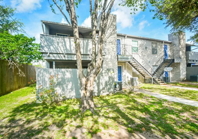 Photo 3 of Condo for sale at 9700 Leawood Blvd #1601, Houston, TX 77099 | MLS# 95387044 | Listing updated on 2026-09-04
