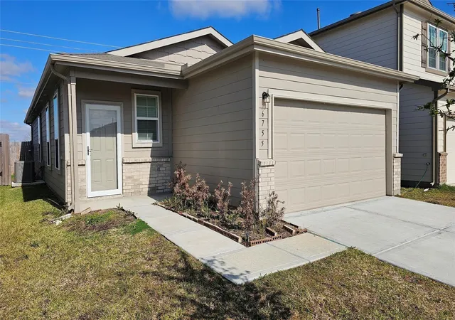 Photo 2 of Sale Pending at 6755 Forbes Run Dr, Houston, TX 77075 | MLS# 19545849 | Listing updated on 2026-10-02