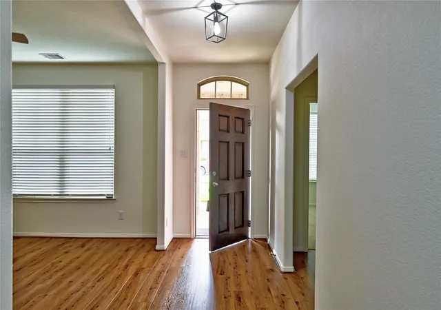 Photo 3 of Single family home for sale at 1511 Jacobs Forest Dr, Conroe, TX 77384 | MLS# 85641856 | Listing updated on 2026-09-12