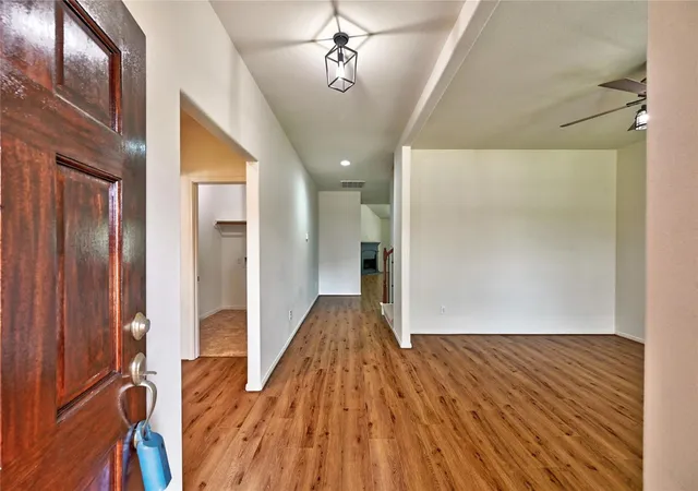 Photo 4 of Single family home for sale at 1511 Jacobs Forest Dr, Conroe, TX 77384 | MLS# 85641856 | Listing updated on 2026-09-12