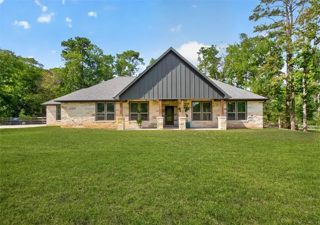 Photo 2 of Single family home for sale at 15741 Forest Grv Dr, Willis, TX 77378 | MLS# 25366995 | Listing updated on 2026-09-05