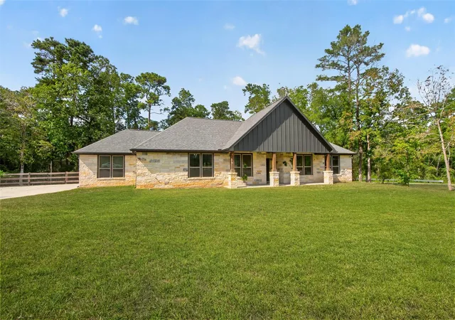 Photo 2 of Single family home for sale at 15741 Forest Grv Dr, Willis, TX 77378 | MLS# 25366995 | Listing updated on 2026-09-05