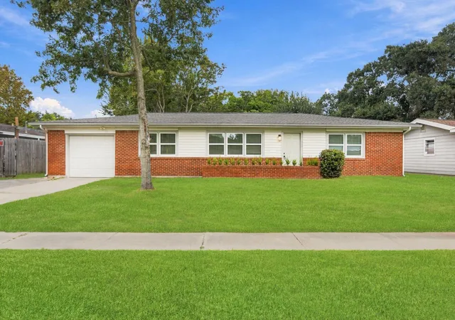 Photo 2 of Single family home for sale at 416 21st Avenue N, Texas City, TX 77590 | MLS# 24809591 | Listing updated on 2026-10-06