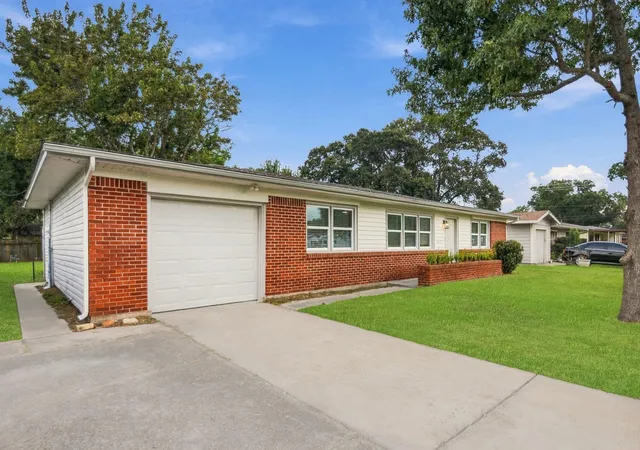 Photo 3 of Single family home for sale at 416 21st Avenue N, Texas City, TX 77590 | MLS# 24809591 | Listing updated on 2026-10-06