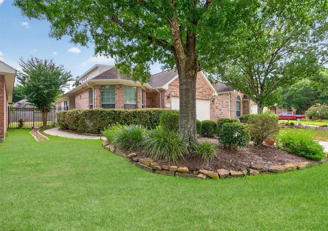 Photo 2 of Single family home for sale at 18 Arcadia Way, Conroe, TX 77384 | MLS# 76354053 | Listing updated on 2026-09-12