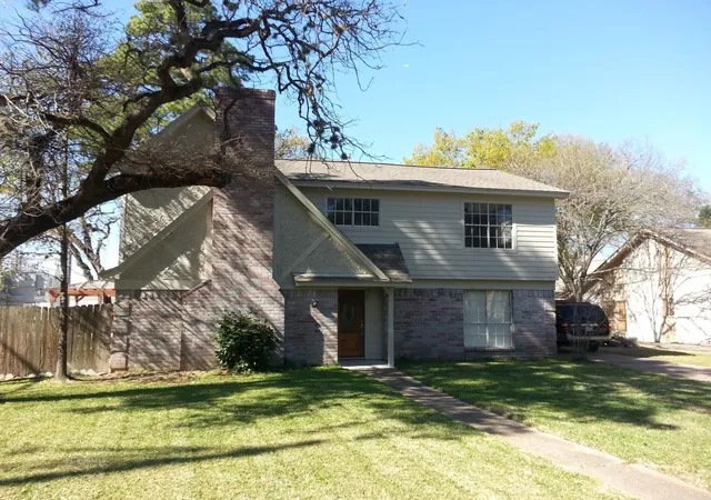 Photo 2 of Single family home for sale at 4918 Christopher Pl, Houston, TX 77066 | MLS# 5870591 | Listing updated on 2026-09-10