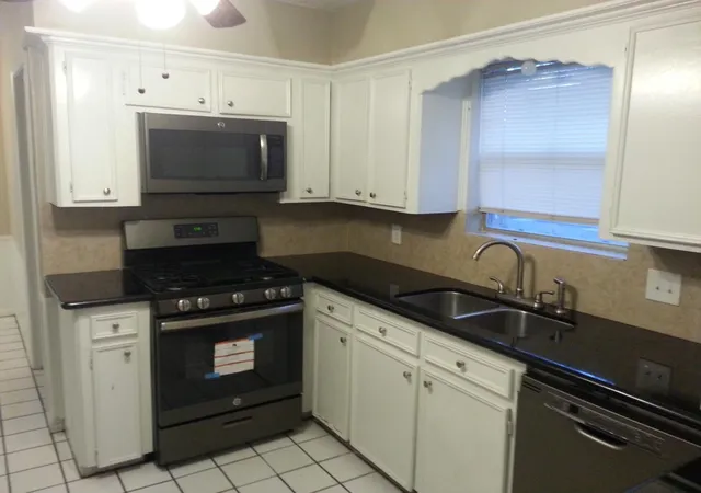Photo 3 of Single family home for sale at 4918 Christopher Pl, Houston, TX 77066 | MLS# 5870591 | Listing updated on 2026-09-10