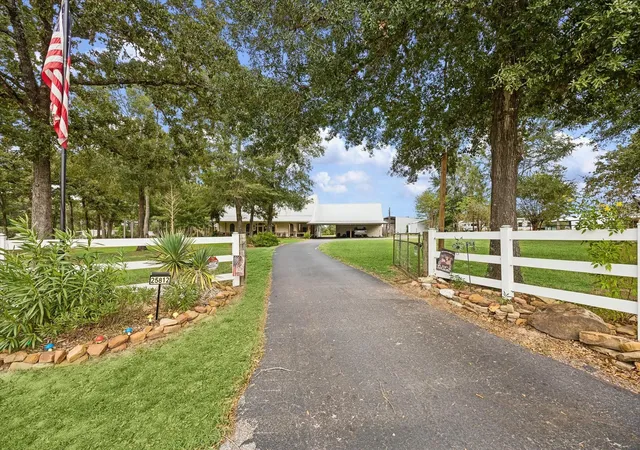 Photo 3 of Sale Pending at 25812 Kickapoo Rd, Hockley, TX 77447 | MLS# 52833989 | Listing updated on 2026-09-17