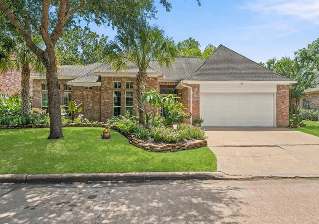 Photo 1 of Single family home for sale at 4610 Lake Village Dr, Fulshear, TX 77441 | MLS# 33564414 | Listing updated on 2026-09-22