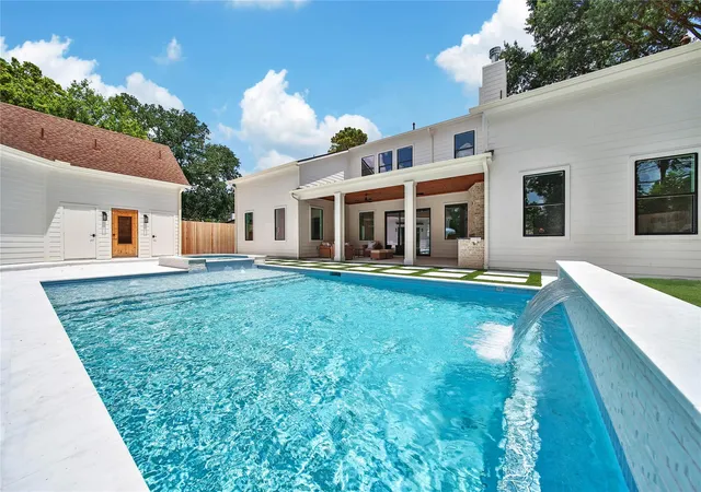 Photo 2 of Mansion for sale at 1191 Chamboard Ln, Houston, TX 77018 | MLS# 85050635 | Listing updated on 2026-09-20