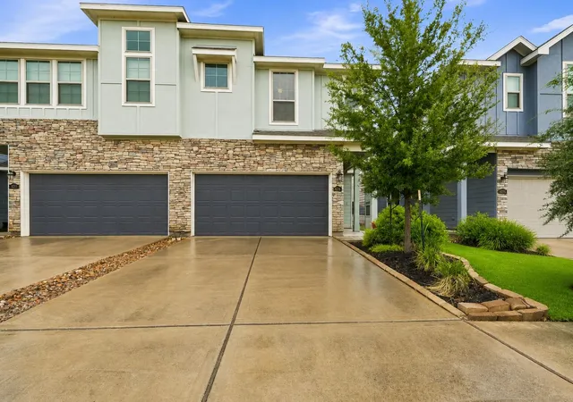Photo 2 of Townhouse for sale at 4215 Champlain Way, Rosharon, TX 77583 | MLS# 32829318 | Listing updated on 2026-09-02