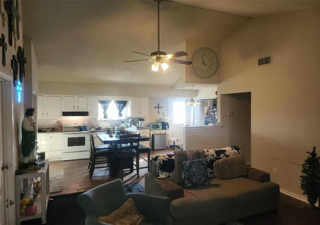 Photo 3 of Single family home for sale at 42 Country Oaks St, Brazoria, TX 77422 | MLS# 44788077 | Listing updated on 2026-09-21