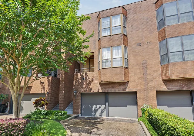 Photo 2 of Townhouse for sale at 5314 Mercer St, Houston, TX 77005 | MLS# 41134427 | Listing updated on 2026-09-12