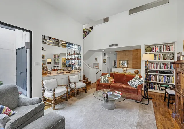 Photo 3 of Townhouse for sale at 5314 Mercer St, Houston, TX 77005 | MLS# 41134427 | Listing updated on 2026-09-12