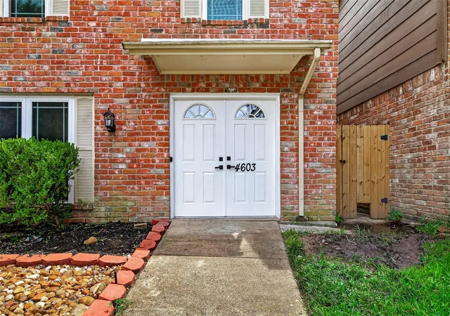 Photo 3 of Single family home for sale at 4603 Cashel Castle Dr, Houston, TX 77069 | MLS# 70803040 | Listing updated on 2026-09-04