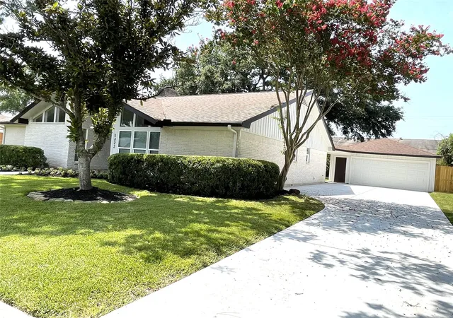 Photo 1 of Single family home for sale at 5323 Imogene St, Houston, TX 77096 | MLS# 435930 | Listing updated on 2026-09-23