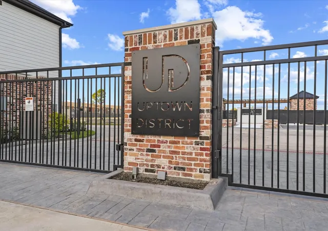 Photo 4 of Single family home for sale at 9213 Washington Hts St, Houston, TX 77063 | MLS# 31970135 | Listing updated on 2026-09-20