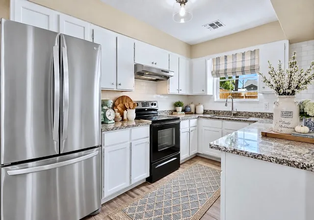 Photo 2 of Single family home for sale at 626 Shore Acres Blvd, La Porte, TX 77571 | MLS# 66057922 | Listing updated on 2026-09-12