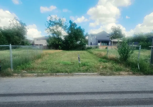 Photo 2 of Land for sale at 1309 E 31st Street, Houston, TX 77022 | MLS# 98982718 | Listing updated on 2026-09-17