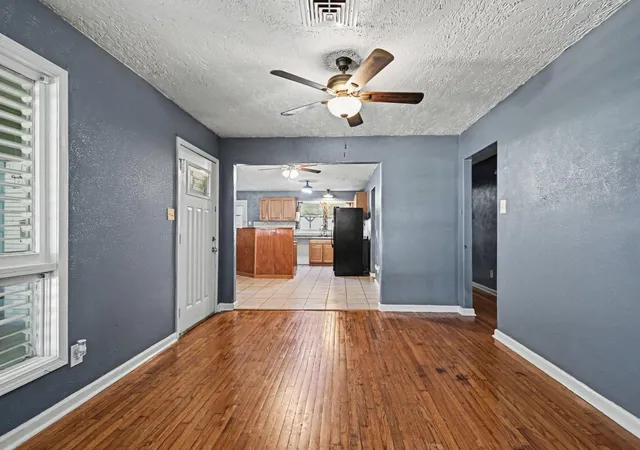 Photo 3 of Single family home for sale at 6814 Fairway Dr, Galveston, TX 77551 | MLS# 46828578 | Listing updated on 2026-10-10