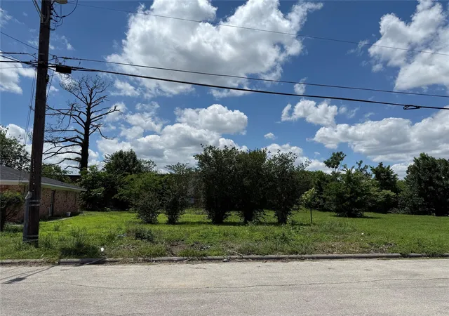 Photo 2 of Land for sale at 6530 Ledbetter St, Houston, TX 77087 | MLS# 48018314 | Listing updated on 2026-09-09