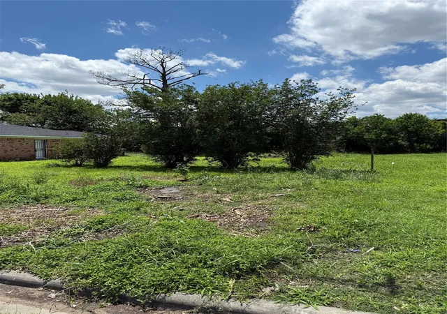 Photo 3 of Land for sale at 6530 Ledbetter St, Houston, TX 77087 | MLS# 48018314 | Listing updated on 2026-09-09