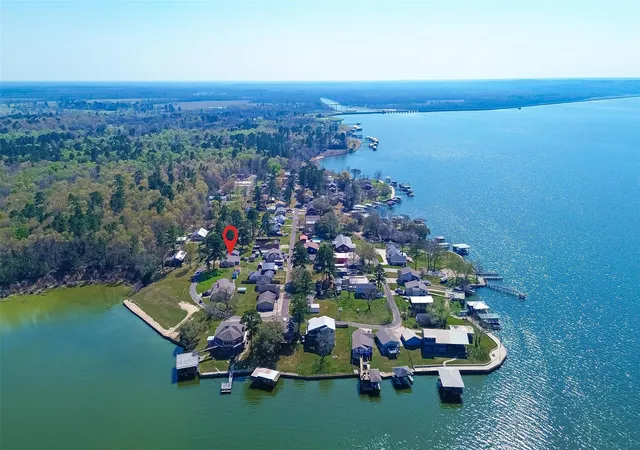 Photo 1 of Single family home for sale at 323 Lake Livingston Dr, Livingston, TX 77351 | MLS# 5273149 | Listing updated on 2026-09-05