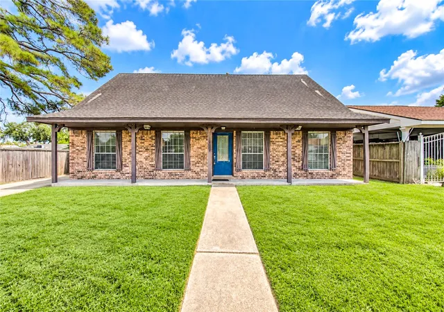 Photo 1 of Sale Pending at 10403 Huntington Point Dr, Houston, TX 77099 | MLS# 79086945 | Listing updated on 2026-09-22