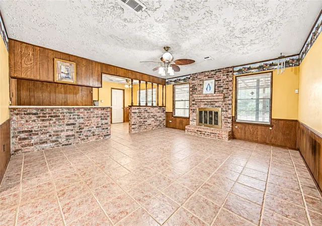 Photo 4 of Sale Pending at 10403 Huntington Point Dr, Houston, TX 77099 | MLS# 79086945 | Listing updated on 2026-09-22
