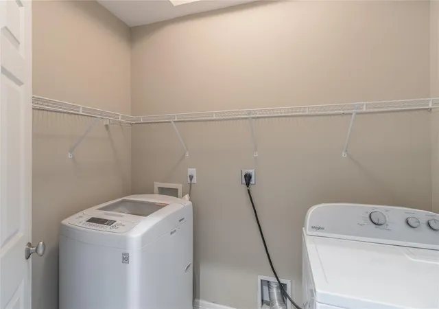 Photo 3 of Condo for sale at 4515 Briar Holw Pl #304, Houston, TX 77027 | MLS# 64667281 | Listing updated on 2026-09-01