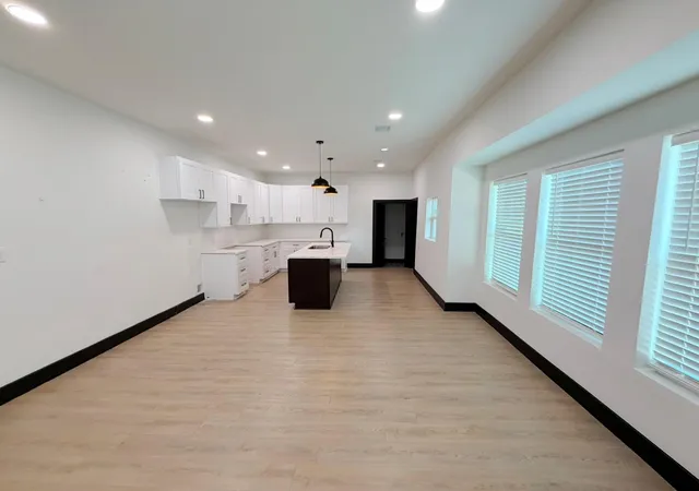 Photo 4 of Single family home for sale at 113 Delmar St, Houston, TX 77011 | MLS# 8746874 | Listing updated on 2026-09-09
